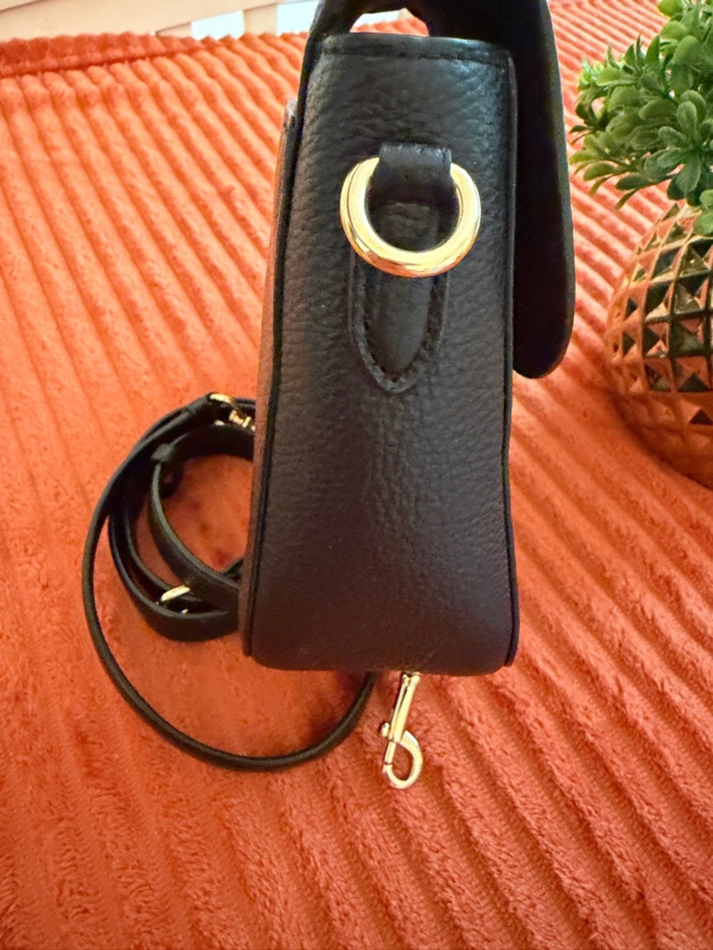 Coach black pebbled leather bag 🖤
Minimal, classy, and easy to style. - Picture 16 of 16